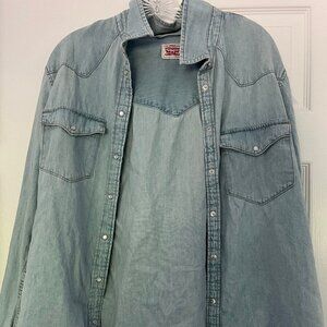 Levi's Denim Long Sleeve Size XL Light Wash
